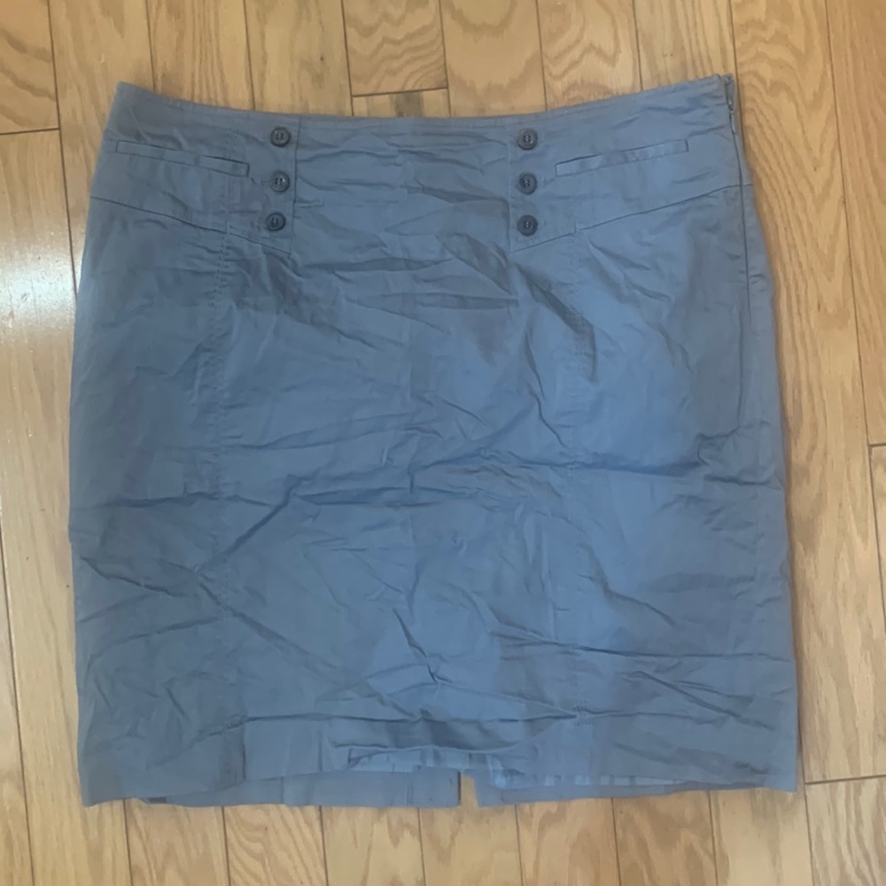 Apostrophe size 18 gray pencil skirt with button detail